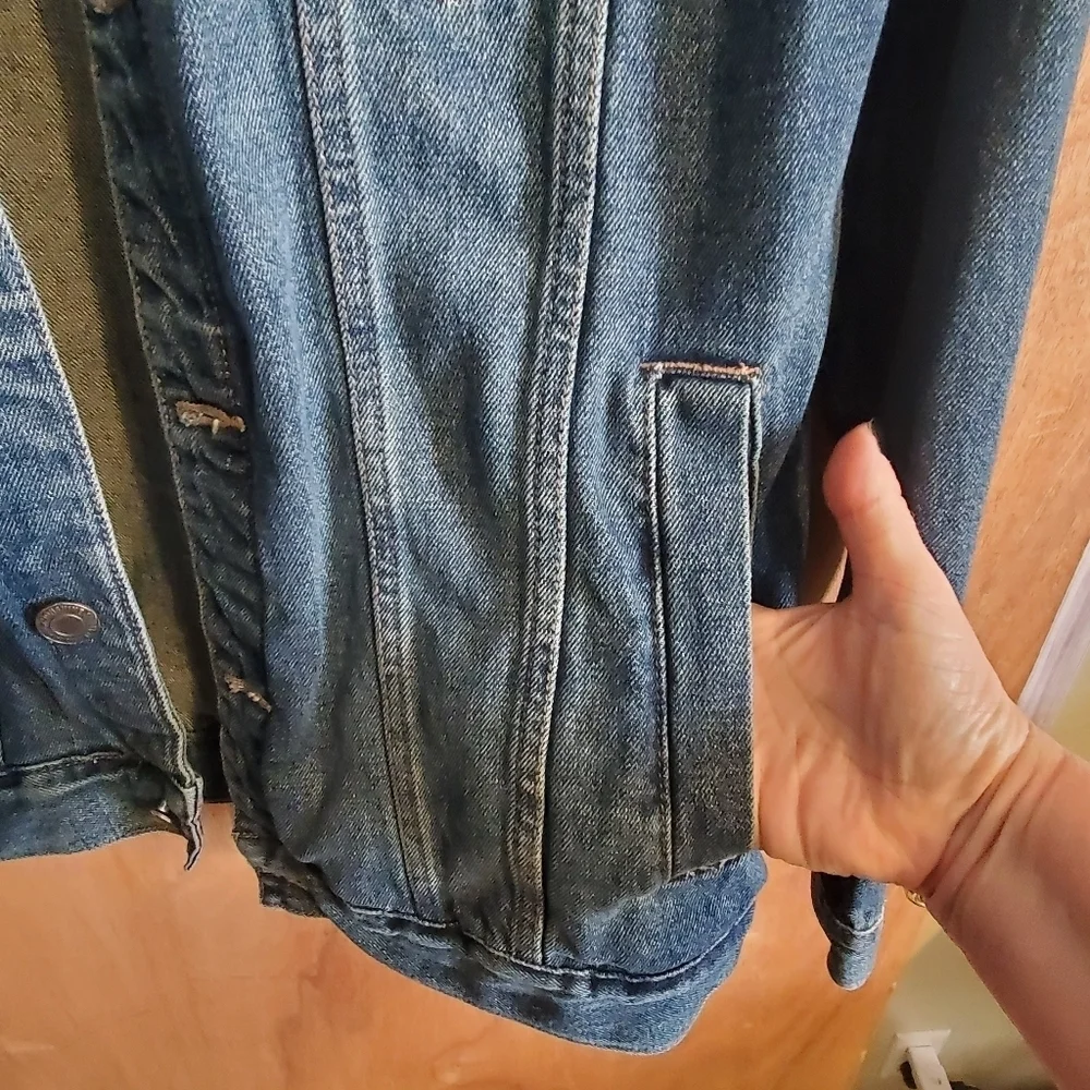 MOONSHINE SPIRITS BY BRAD PAISLEY. DENIM JACKET. DISTRESSED. MENS MED